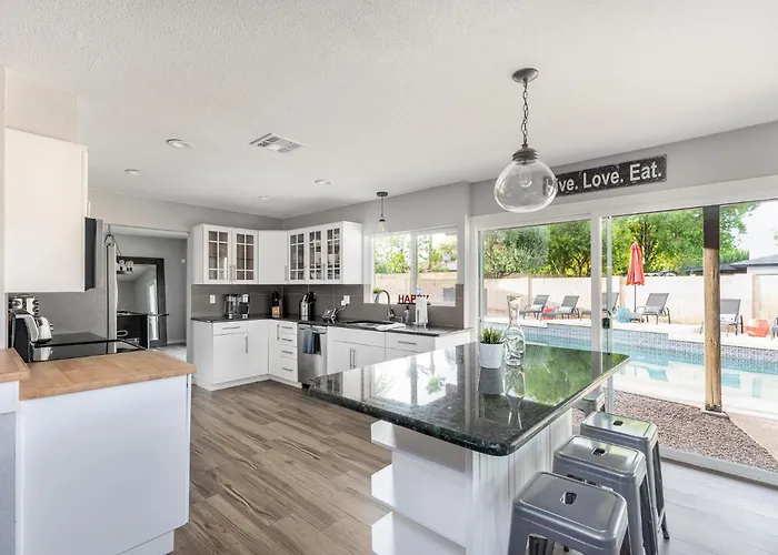 Location, Heated Pool, Hot Tub, Game * Phoenix
