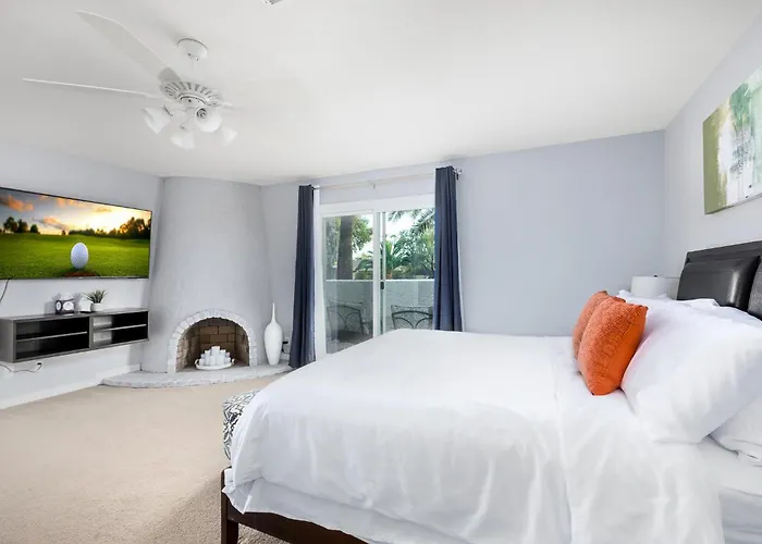 Location, Heated Pool, Hot Tub, Game Phoenix