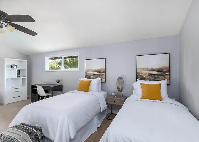 Location, Heated Pool, Hot Tub, Game Holiday home *