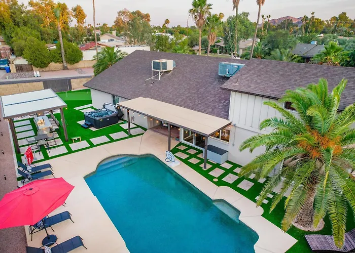 Location, Heated Pool, Hot Tub, Game Holiday home *
